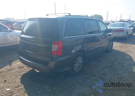 2016 Chrysler Town & Country Touring-L Anniversary Edition z USA, uszkodzony, nr VIN 2C4RC1CG1GR189321